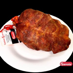 Botillo maragato en un plato. con la calidad Garrote.